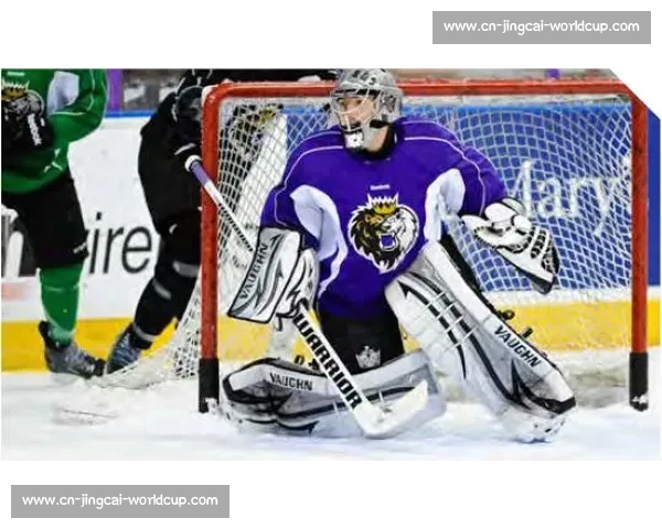 张昱杰护腿板暗藏全家福密码 训练预演助其中超关键破门